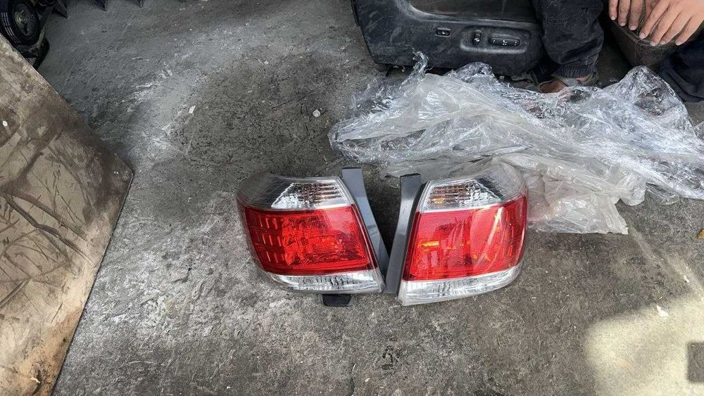 Фонарь крыла задний правый для Toyota Highlander