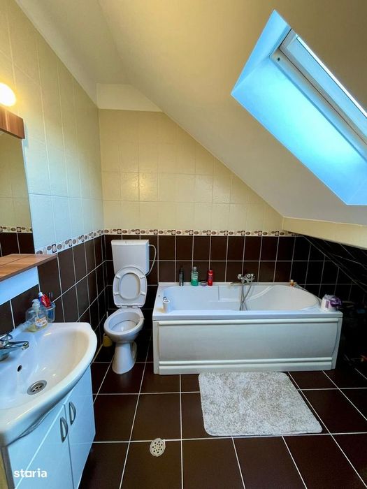Apartament 3 camere, parcare exterioara, in Manastur.