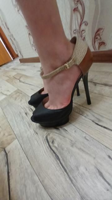 Босоножки на каблуках