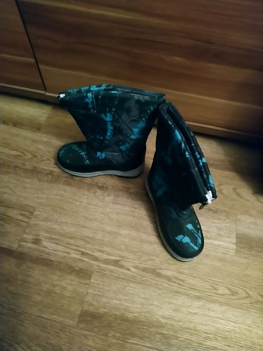 Продам детские сапожки утеплённые
