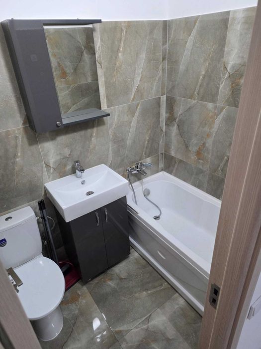 Proprietar – Închiriez 2 camere , Parter, Centrală, Parcare inclusă – Str. Acțiunii 48-50