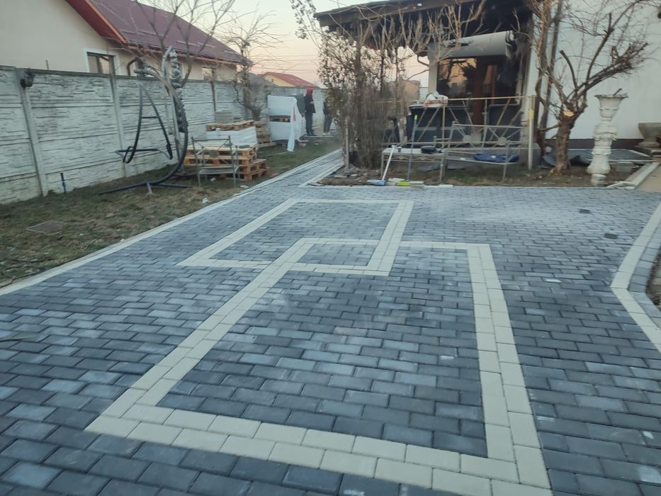 Montăm pavele 35 de lei metru pătrat manoperă la montaj.