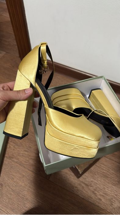 Продам новую обувь