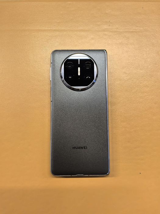 Huawei Mate X5 в отличном состоянии.