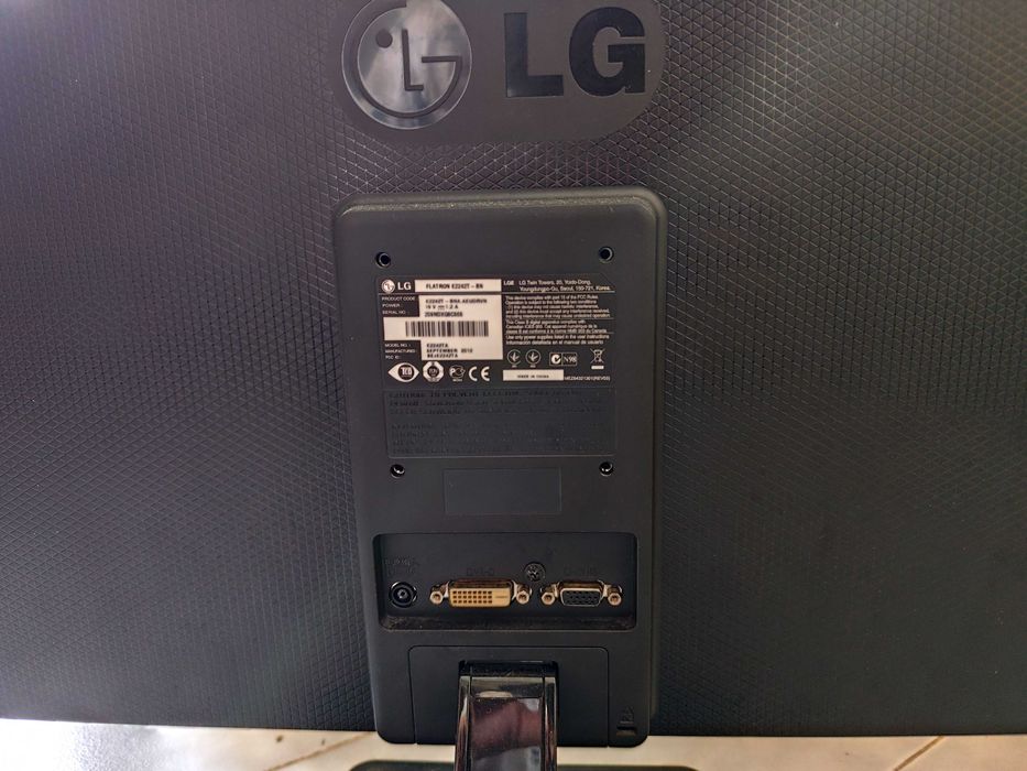 Монитор LG E2242T