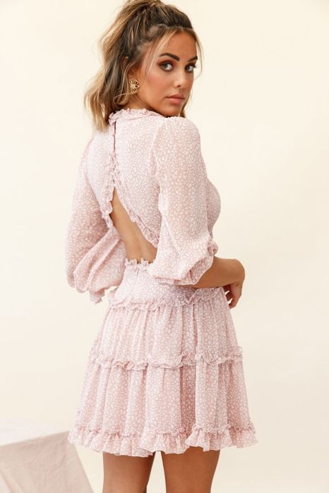 Нежна Розова Рокля с Балон Ръкави и Деколте на Гърба – Като Нова!