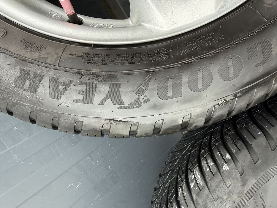 S 221 2008г Оригинални  235/55/17 - 300€