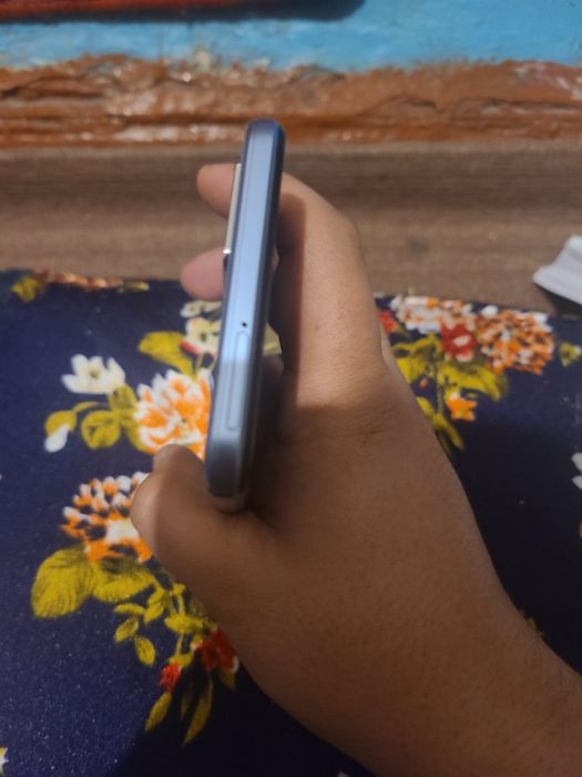 Vivo y33s 4/64 новый