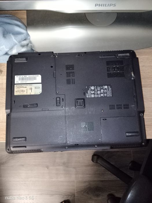 Vand laptop Acer extesna 5220 cu un mic defect