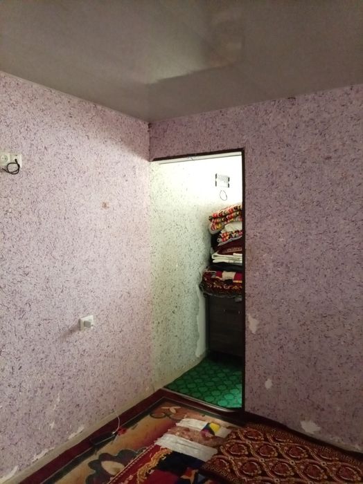 Срочно 2 хонали квартира сотилади. 1 этаж.