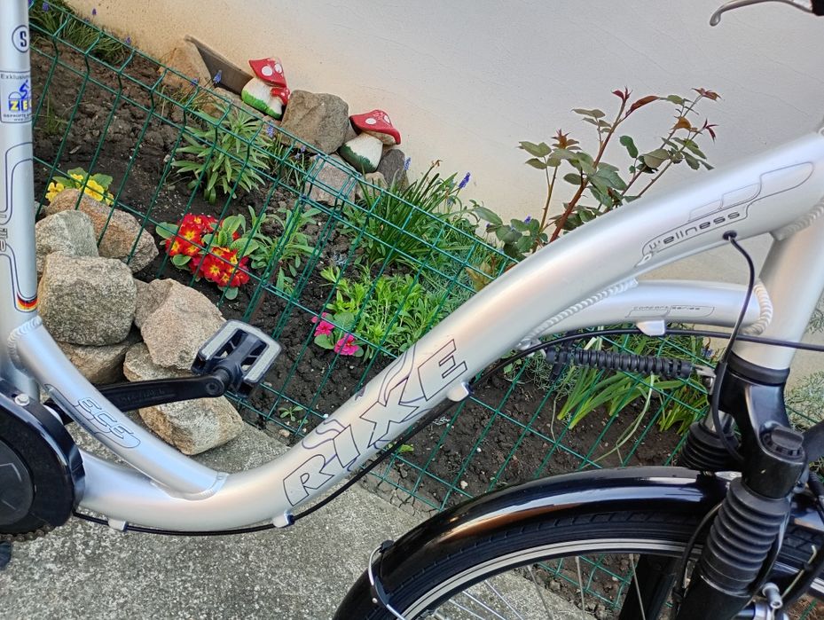 Vand bicicletă damă RIXIE,roți 26,cu 7 vit butuc Nexus !