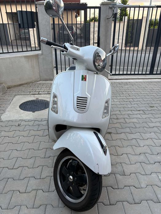 Vespa GTS 300 i.e. 2008 | 32.000 km | ITP 2028
