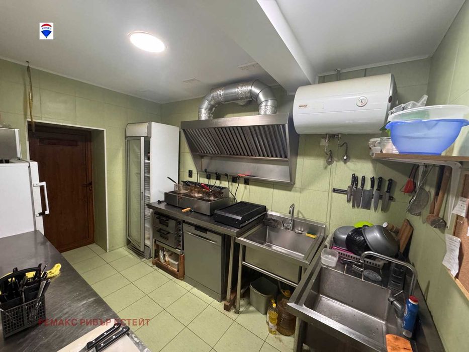 Бизнес имот с басейн за продажба в с. Пиргово