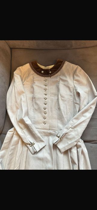 Rochie plisată lână cu nasturi perlă