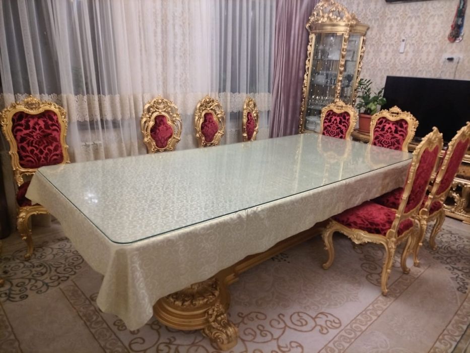 Стол со стулями