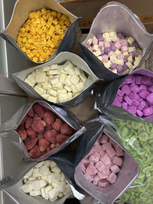 Сублимировонный фрукты и мороженое