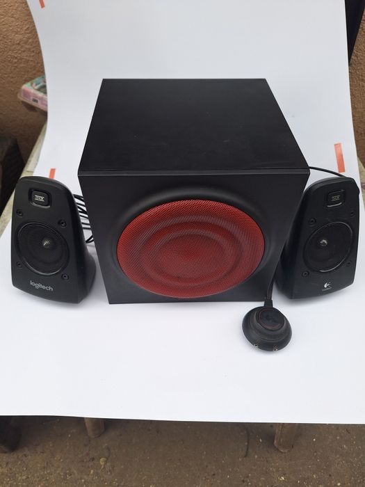 Sistem 2.1 bass profund, sunet clar, proba