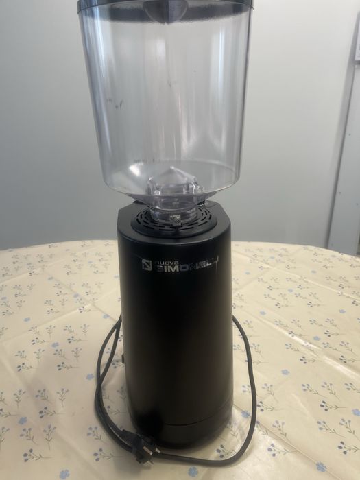 Продам кофемолку Nuova Simonelli