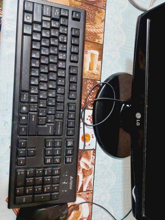 Kompyuter sotiladi. Xolati yaxshi, faqat word da ishlangan.