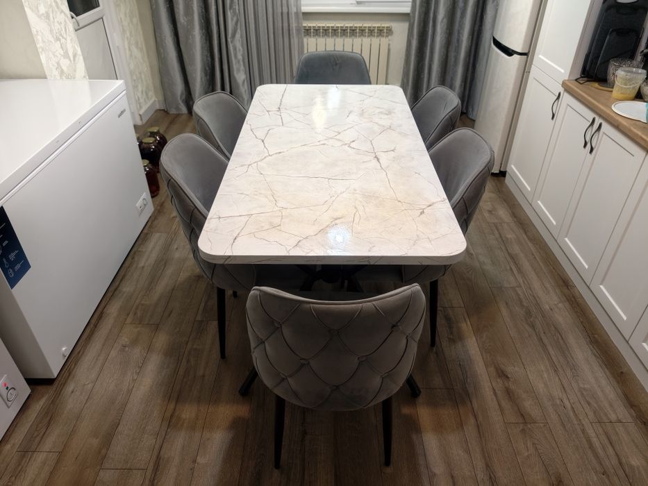 Продаю кухонный стол