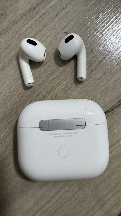 Apple AirPods Gen 3