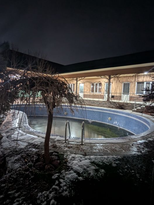 Dacha-uy sotiladi uch qahramon (parvoz mahalla)