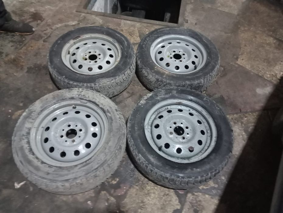 Шины зимние на дисках ВАЗ комплект 4 штуки TRIANGLE