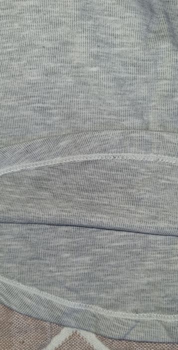 Top gri, în stare bună.



,