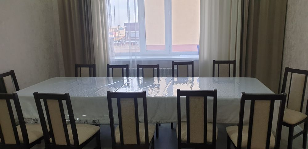 Продам гостиный стол со стульями