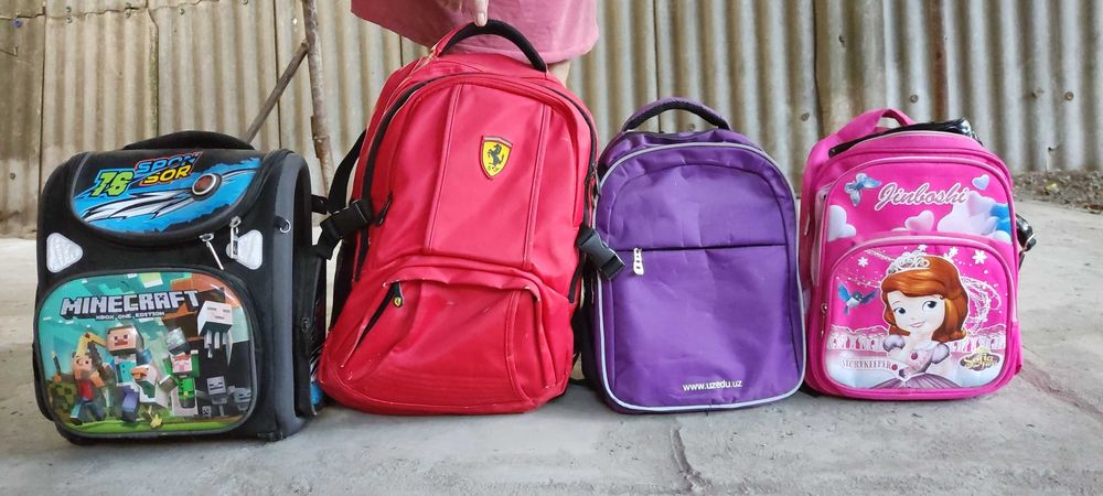 Продаются школьные портфели