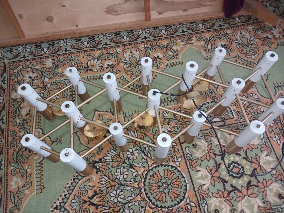 Продам качественную люстру