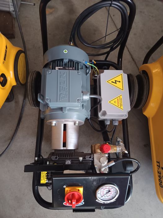 НОВА Професионална водоструйка 200 бара