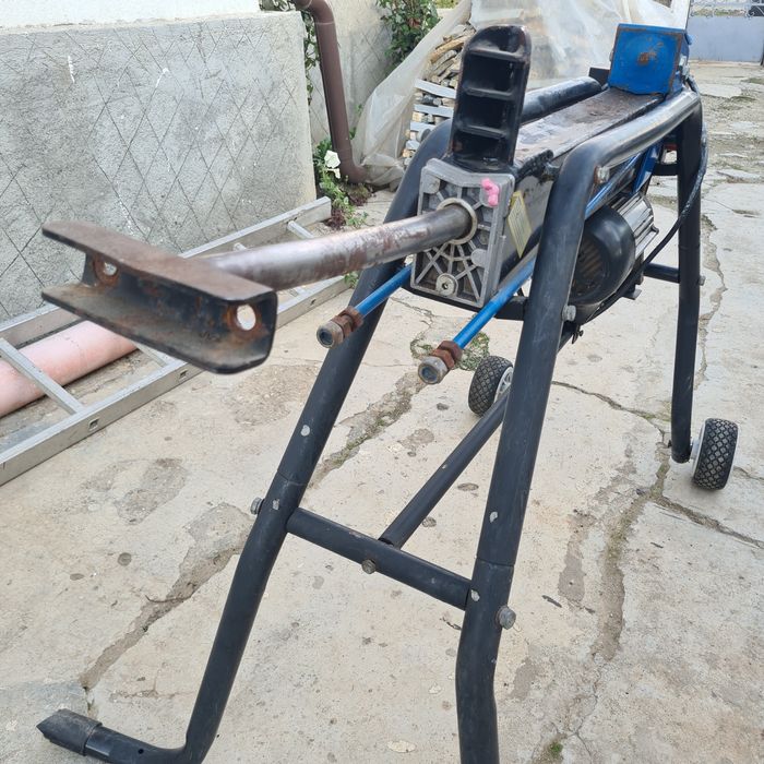 Masina de spart lemne defectă