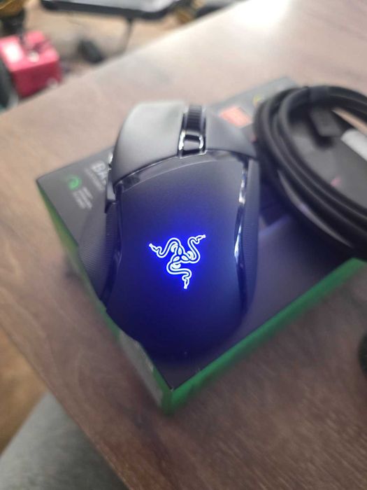 Геймърска безжична мишка Razer Basilisk V3 Pro (Пълен комплект с кутия)