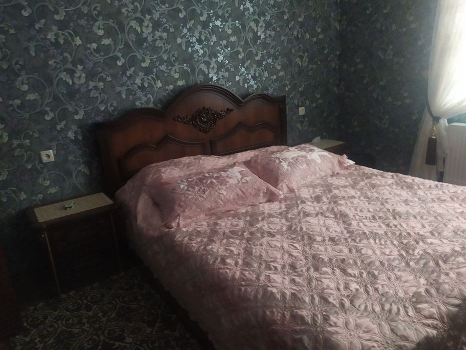 Двух спальное и мягкая мебель