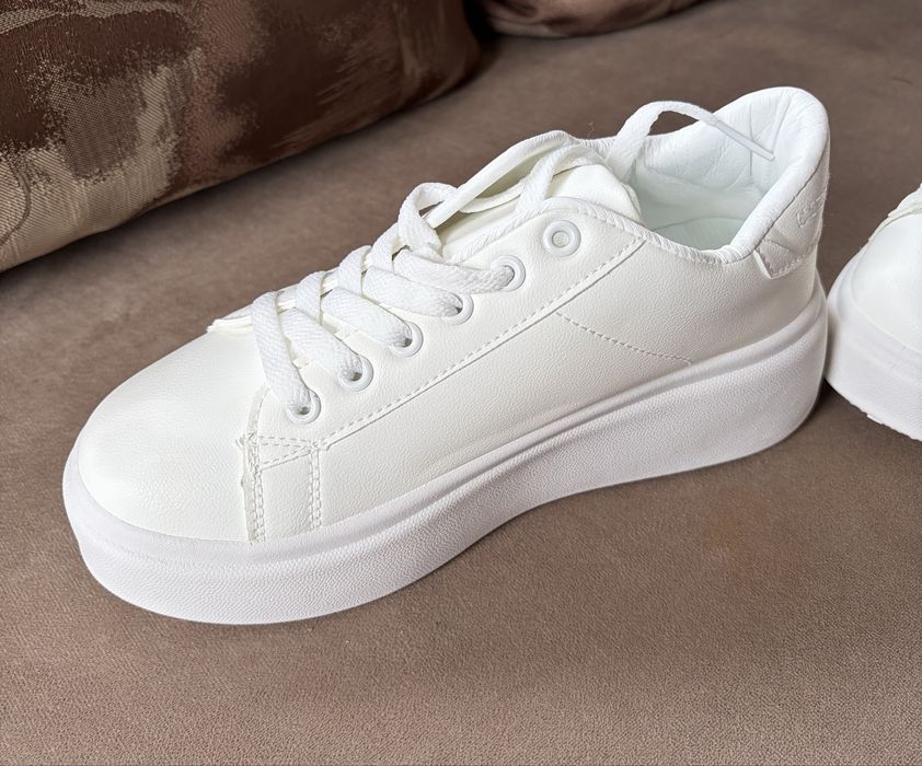 Кожени дамски кецове размер 38