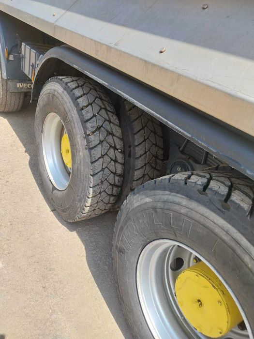 Iveco Trakker 8x4 Basculantă, An 2009, 297.000 km – Stare Foarte Bună