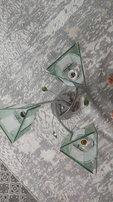 Люстра в хорошем состоянии все работает