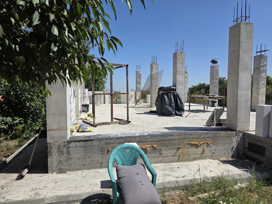 Casa in constructie cu teren arabil