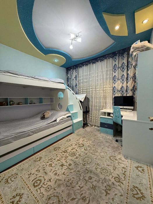 Чиланзар 15.  Продается. Срочно. 4 х комнатная квартира