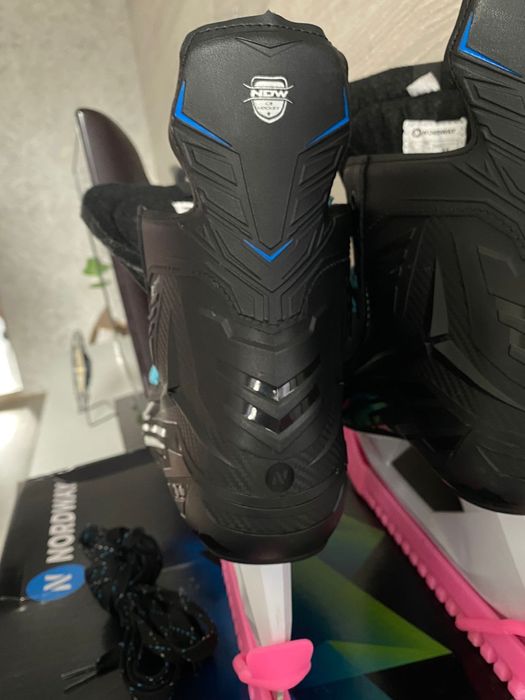 Коньки хоккейные