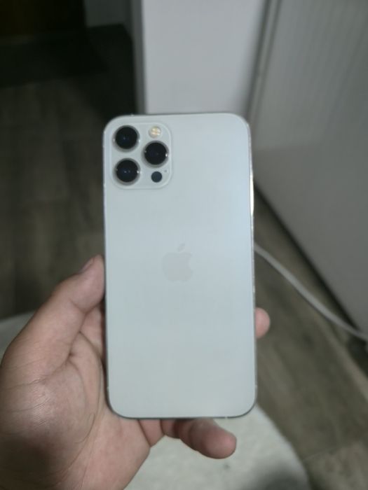 IPhone 12 pro max alb