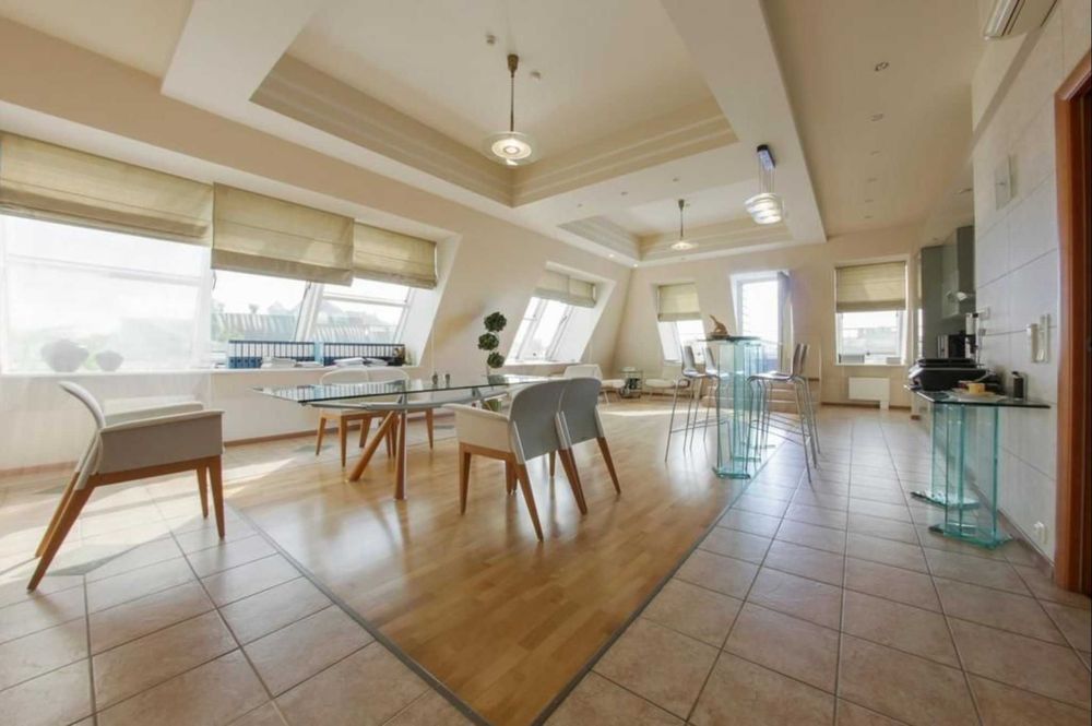 Дава се под наем Тристаен апартамент в София, Лозенец - 120 кв.м за 448.8 € - Снимка #1