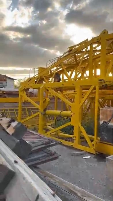 Башенный кран QTZ63