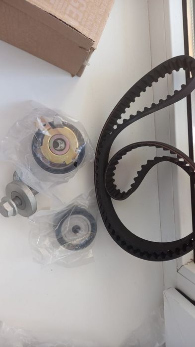 Gates  комплект ГРМ  2шт ролик И помпа