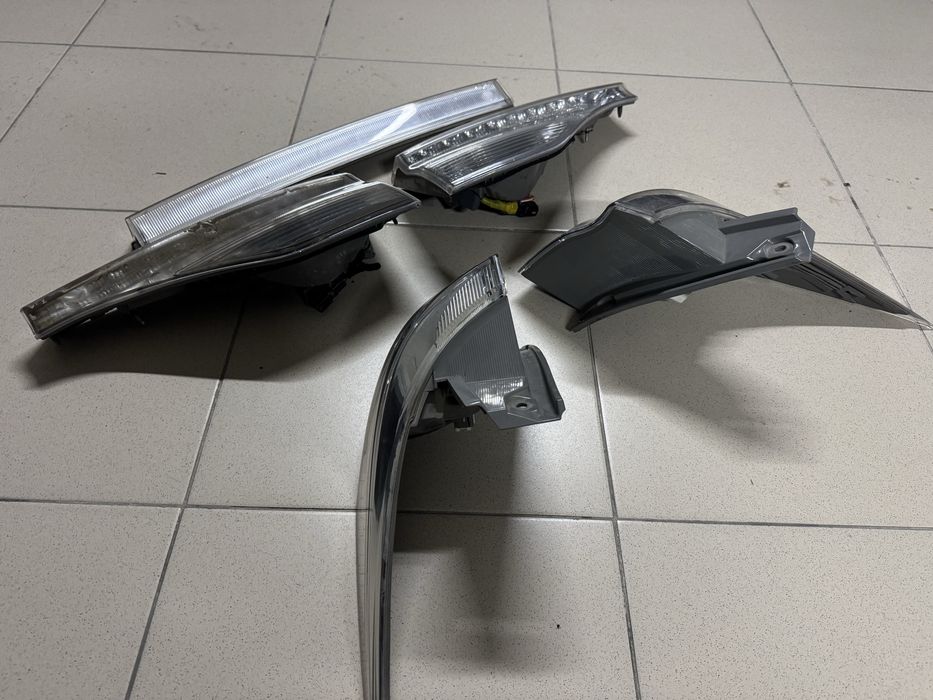 Задний фанарь комплект Истима Превия