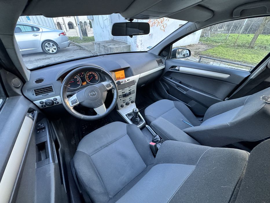 Opel Asta H  • 2009 •
