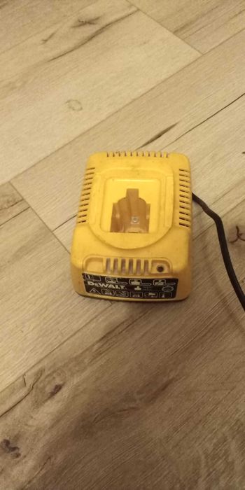Masina de gaurit DeWalt 14.4 V , bateria defecta