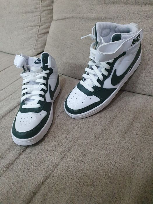 Se vinde Nike Mid 2