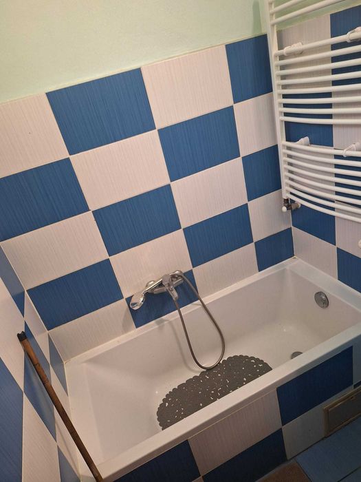 Inchiriez apart.1 Cameră spațios  Zona ultra central (Teatru ) convenabil